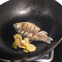 下奶好物-无腥味清淡奶汤鲫鱼的做法图解3