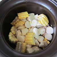 玉米山药棒骨汤的做法图解4