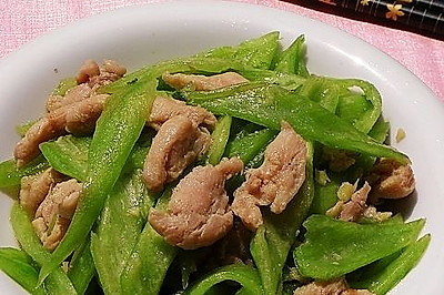 鸡腿肉炒蛇瓜