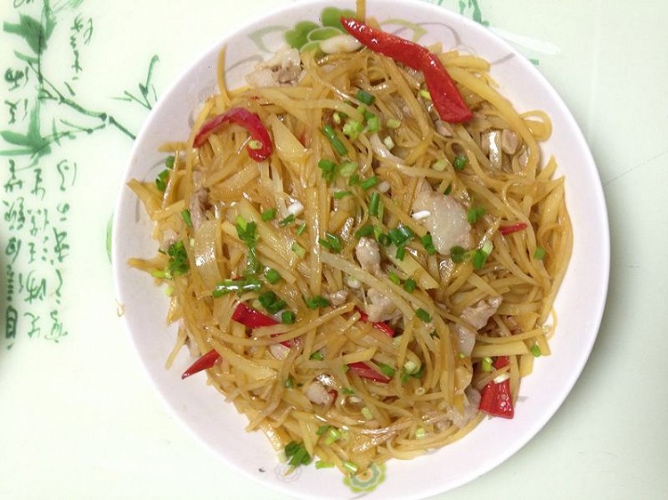 五花肉炒土豆丝的做法