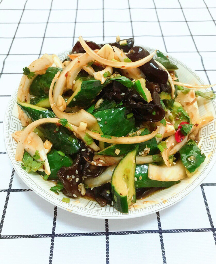 凉拌洋葱黄瓜的做法