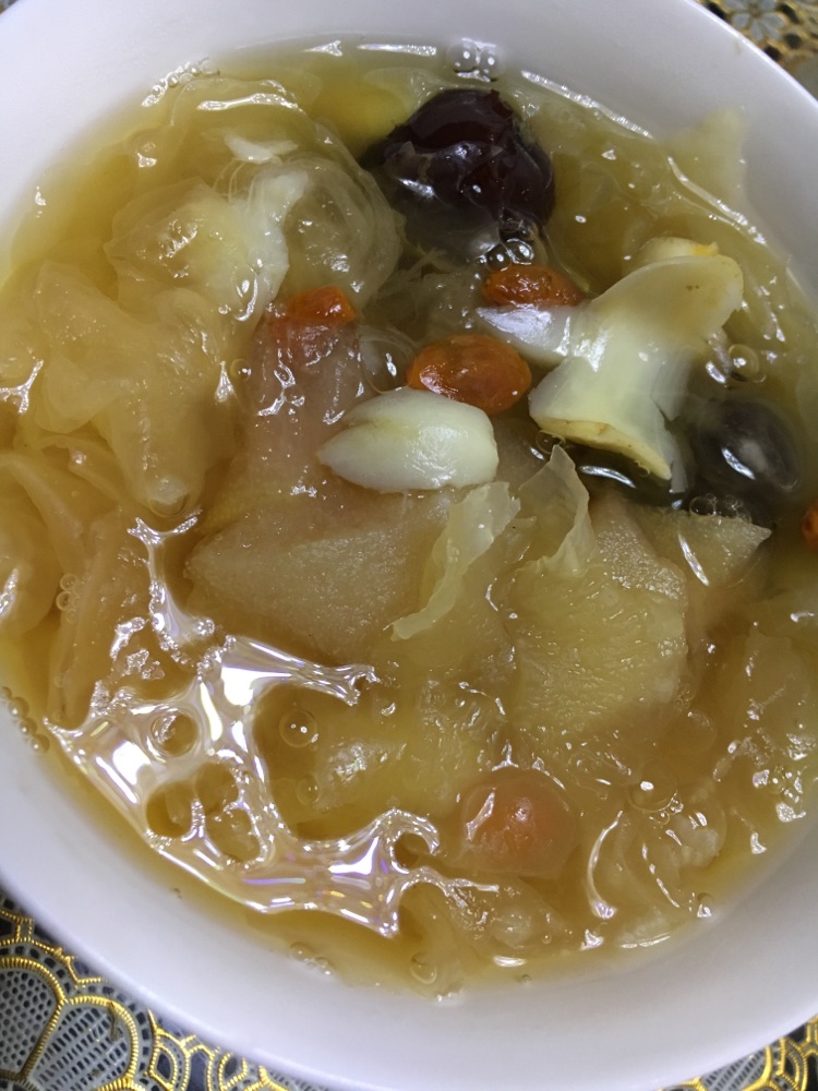 银耳红枣雪梨羹