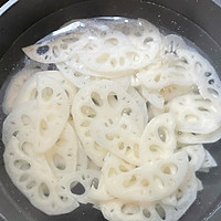 凉拌藕片的做法图解3