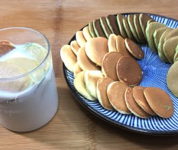 双色奶香小松饼，满口奶香，柔软细腻，下午茶的不二的选择！的做法