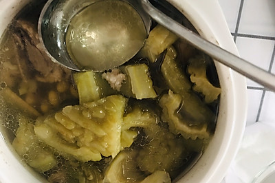 苦瓜筒骨汤