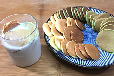 双色奶香小松饼，满口奶香，柔软细腻，下午茶的不二的选择！