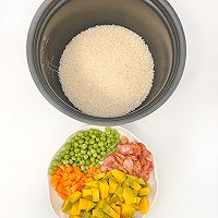 好吃到要舔锅的南瓜腊肠焖饭的做法图解1