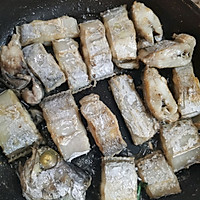 干煎带鱼的做法图解3