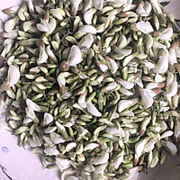 槐花素饺子的做法图解1