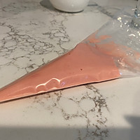 手绘草莓戚风卷的做法图解4