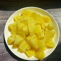 #奈特兰草饲营养美味#蒜香黄油煎土豆的做法图解5