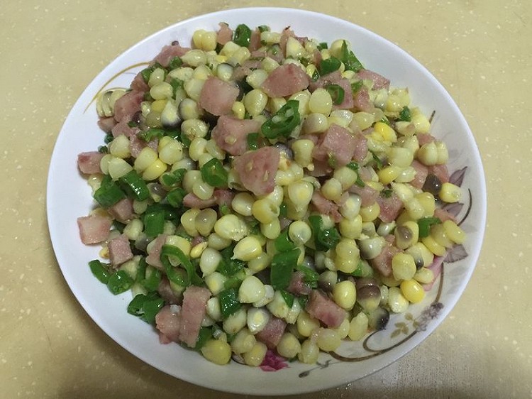 香味肠炒青椒玉米的做法