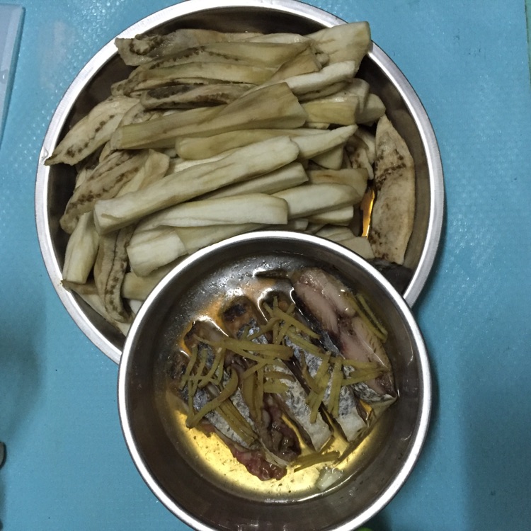 马鲛鱼香蒸茄子的做法图解3