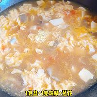 #感恩节为TA做顿饭# 鸭血豆腐蛋菇汤的做法图解5