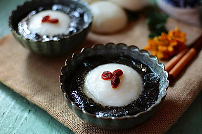 黑洋酥糯米块-猪油芝麻馅蒸麻糍：宁波人过年的传统甜点