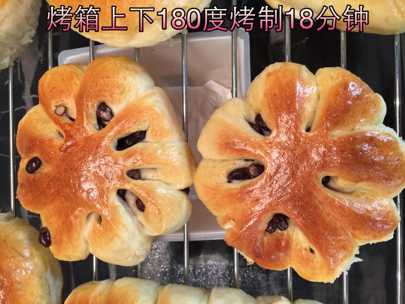 花瓣红豆面包的做法图解7