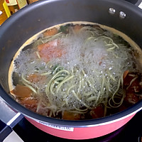 【减肥解酒】西红柿鸡蛋菠菜面的做法图解4