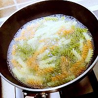 番茄牛腩螺旋意面的做法图解7