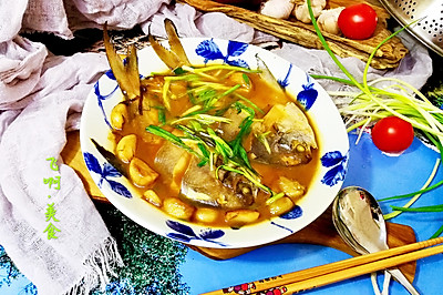 串汤鲳鱼