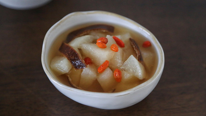 白露时节的最佳饮品～陈皮雪梨冰糖水