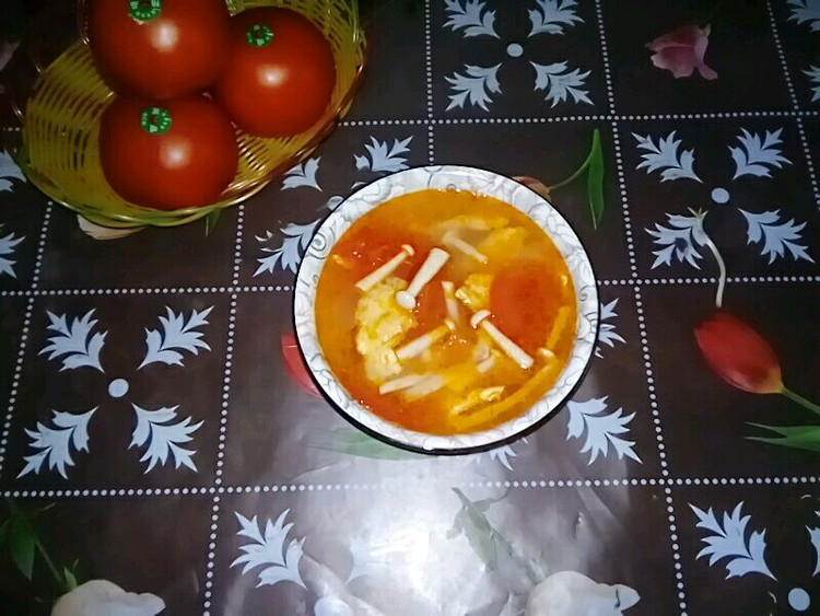海鲜菇鸡蛋番茄汤的做法