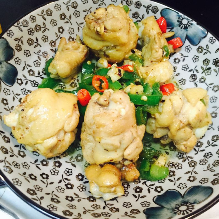 辣椒炒鸡腿肉的做法