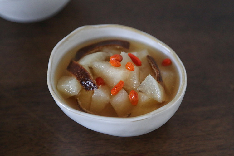 白露时节的最佳饮品～陈皮雪梨冰糖水的做法