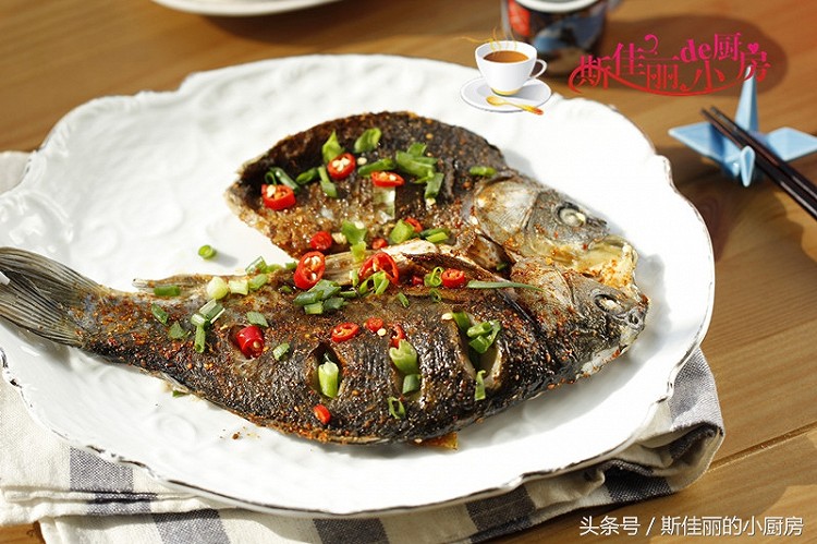 孜然烤鲫鱼的做法