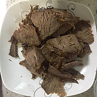 牛肉番茄米线的做法图解1
