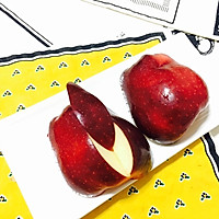 苹果花样切法的做法图解1