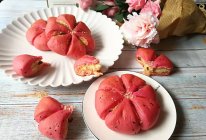 粉色火龙果花朵面包的做法