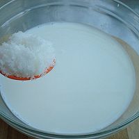 【蒙牛 嗨milk羽泉精选牧场牛奶】蜜豆牛奶冰棒的做法图解3