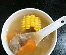 猪蹍银耳红萝卜玉米汤的做法