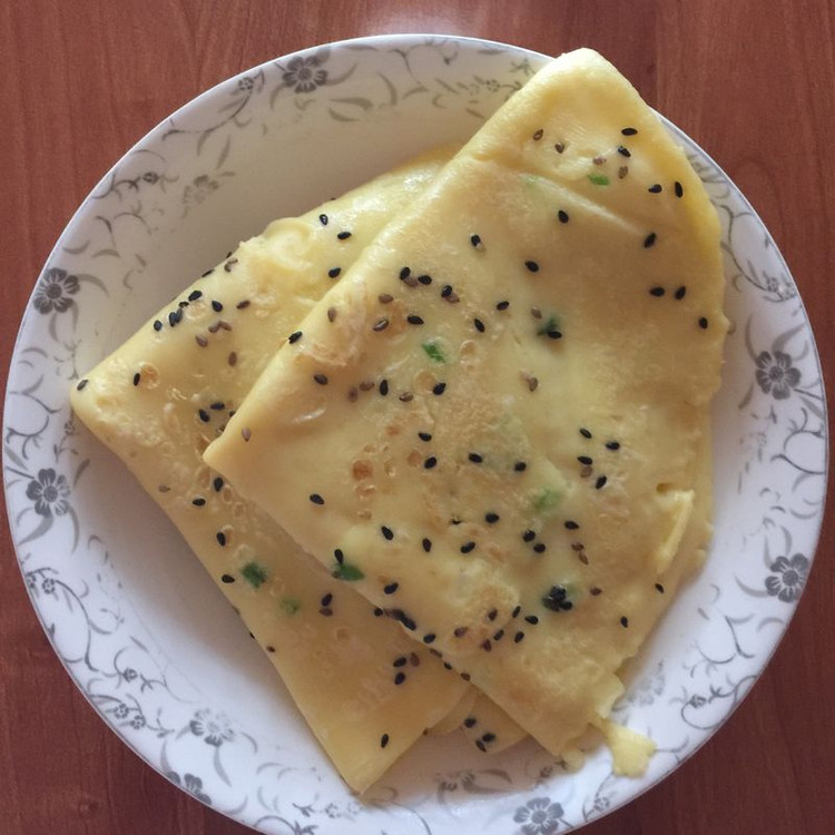简易早餐---芝麻香葱鸡蛋饼的做法