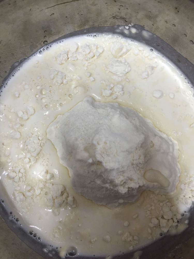火腿肠鸡蛋饼的做法图解1