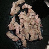 五花肉焖豆腐的做法图解1