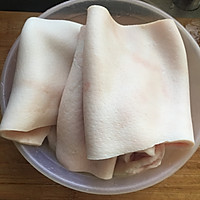 肉皮冻的做法图解1