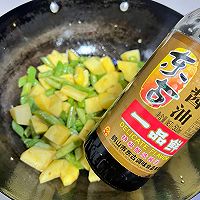 #东古滋味 幸福百味#家常菜豆角烧土豆的做法图解4