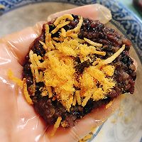 紫米肉松饭团，好吃不胖的做法图解4