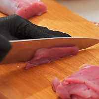 泰国蒜香炒猪肉的做法图解1