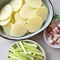 干锅土豆片的做法图解2