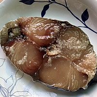 家庭版:煎焖马鲛鱼的做法图解1
