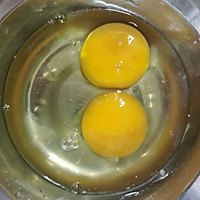 榨菜炒鸡蛋的做法图解1