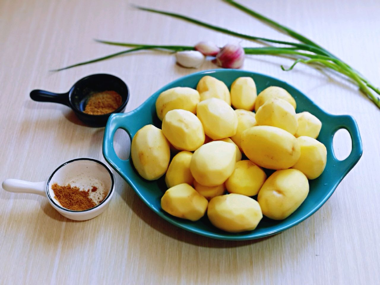葱香椒盐小土豆怎么做_葱香椒盐小土豆的做法_枭笑_豆果美食