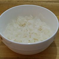 木糖醇桃胶银耳皂角米汤的做法图解2