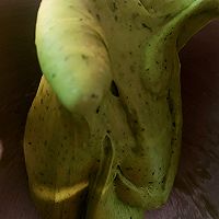 菠菜葡萄干玫瑰面包的做法图解3
