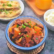 萝卜烩牛肉+蒸咸鱼+大米饭