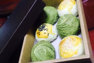 蛋黄酥和抹茶酥