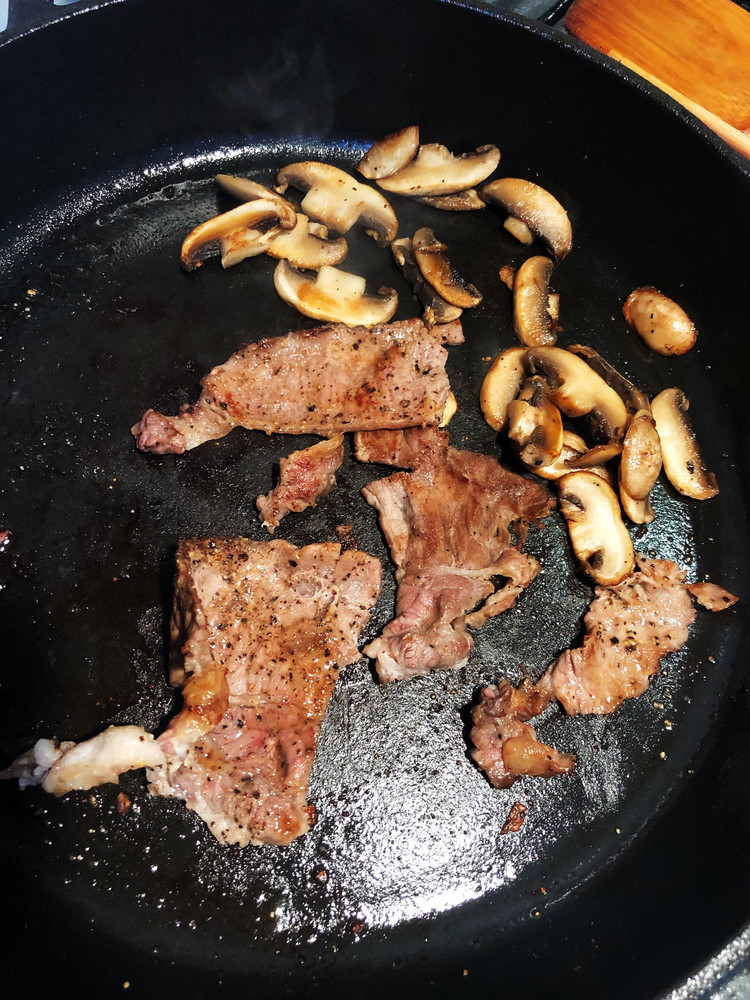 黄油煎口蘑牛肉的做法