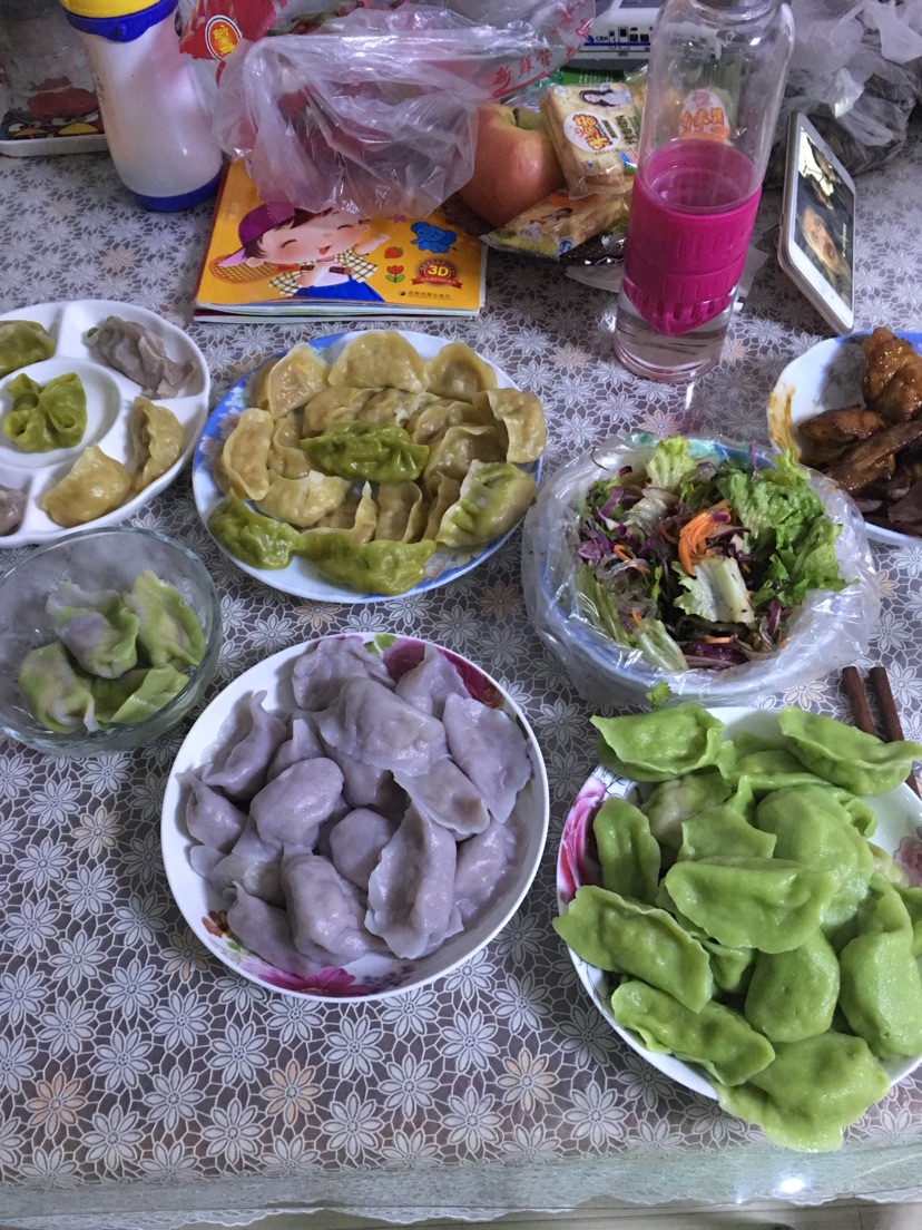 三色面三色馅的彩色饺子